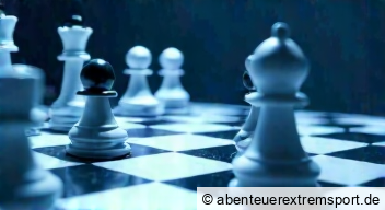 Taktik UND Strategie: Der Wettlauf um "die" Überlegenheit Taktik UND Strategie: Der Wettlauf um "die" Überlegenheit