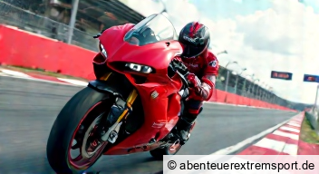 TOP-TEAMS und Maschinen: Ducati; KTM UND Yamaha im Rennen TOP-TEAMS und Maschinen: Ducati; KTM UND Yamaha im Rennen